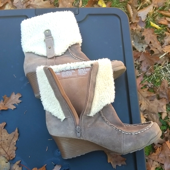 Eddie Bauer Suede - Shearling Wedge Boot   8 - Picture 2 of 6